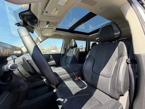 Certified 2025 INFINITI QX80 Sensory image 18