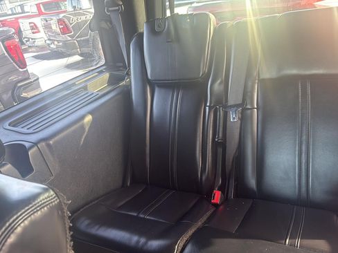 Used 2016 Lincoln Navigator Select image 10