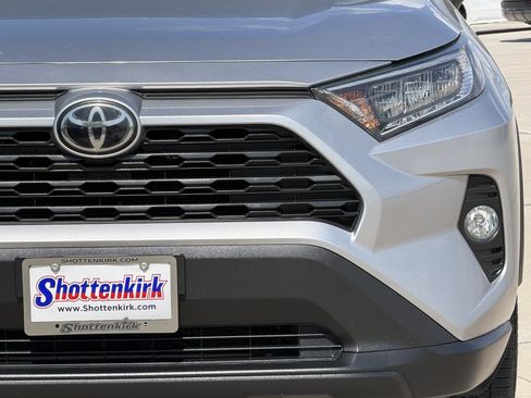 Used 2021 Toyota RAV4 XLE FWD image 8
