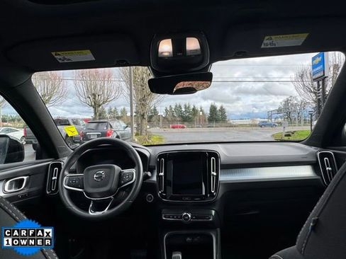 Used 2024 Volvo XC40 B5 Core image 12