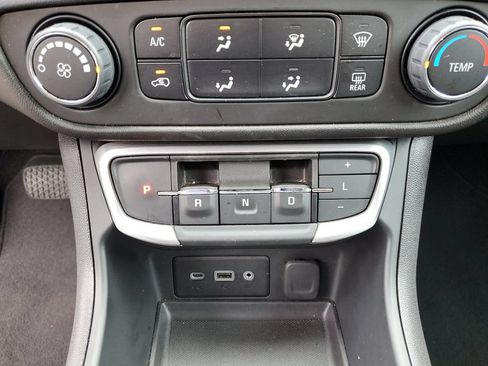 Used 2024 GMC Terrain SLE FWD image 32
