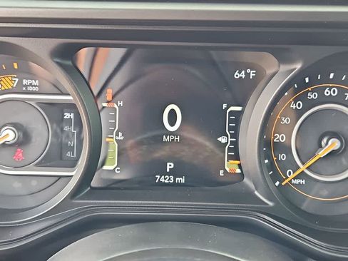 Used 2025 Jeep Wrangler Unlimited Rubicon w/ Convenience Group image 32