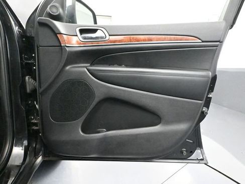 Used 2011 Jeep Grand Cherokee Limited image 40