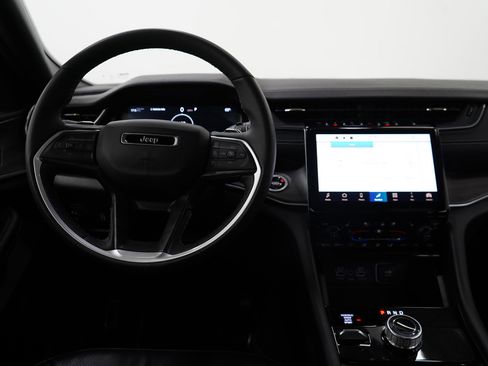 Used 2024 Jeep Grand Cherokee L Limited w/ Luxury Tech Group II image 13