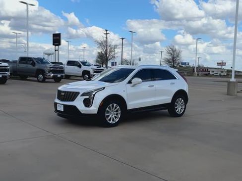 Used 2023 Cadillac XT4 Luxury w/ Cold Weather Package image 4