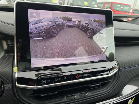 New 2026 Jeep Compass Limited image 9