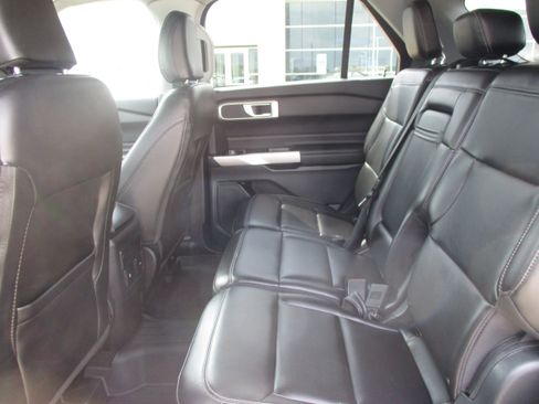 Used 2024 Ford Explorer XLT w/ Equipment Group 202A AWD/4WD image 38