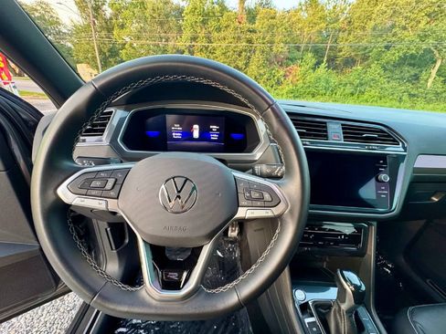 Used 2023 Volkswagen Tiguan SE R-Line FWD image 15