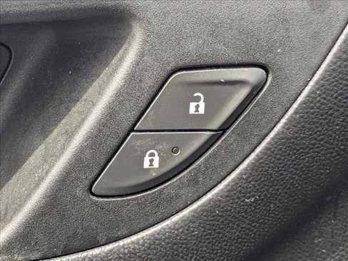 Used 2022 Chevrolet Equinox LS image 10