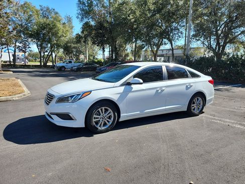 Used 2017 Hyundai Sonata SE image 1