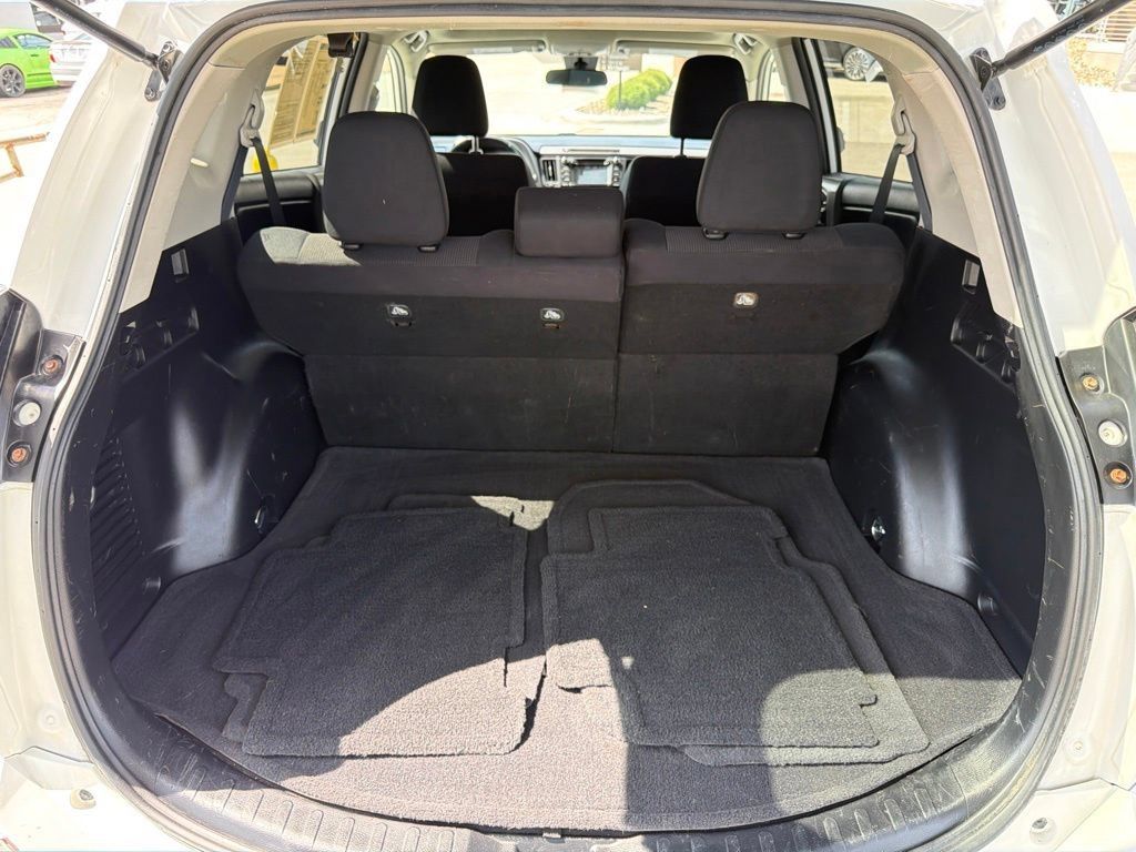 Used 2017 Toyota RAV4 XLE w/ Carpet Mat Package AWD/4WD image 11