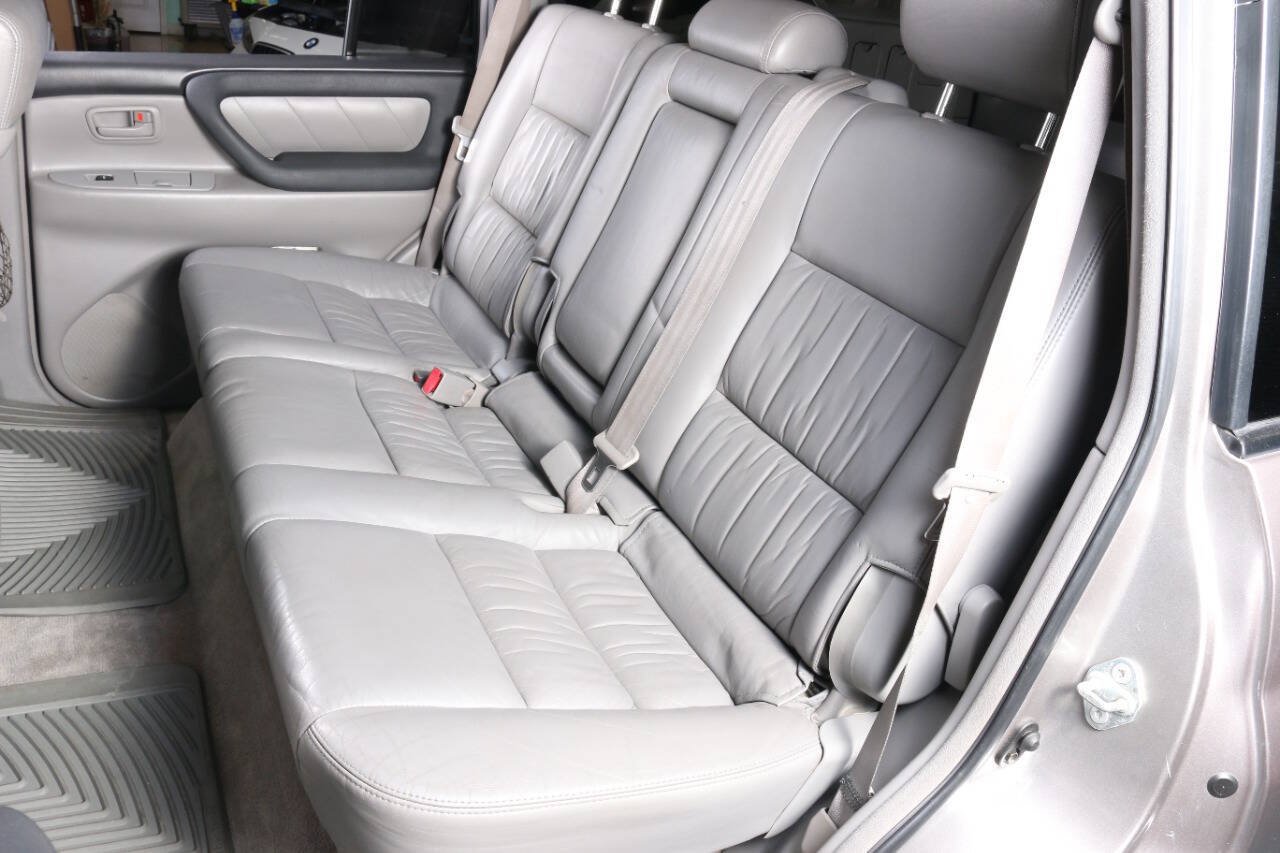 Used 2004 Toyota Land Cruiser AWD/4WD image 51
