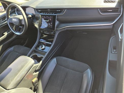 Used 2024 Jeep Grand Cherokee L Laredo image 22