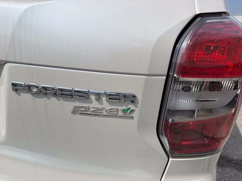 Used 2015 Subaru Forester 2.5i w/ Alloy Wheel Package AWD/4WD image 6