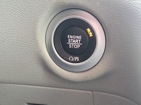 Used 2022 Chrysler Pacifica Touring-L FWD image 48