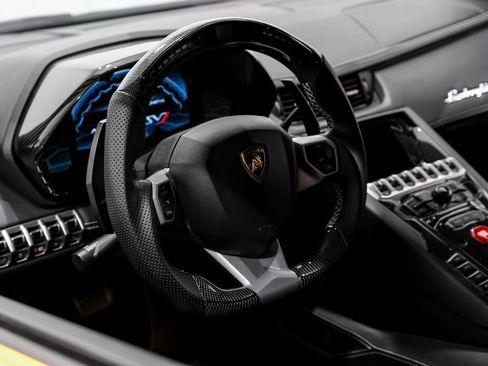 Used 2016 Lamborghini Aventador LP 700-4 image 11