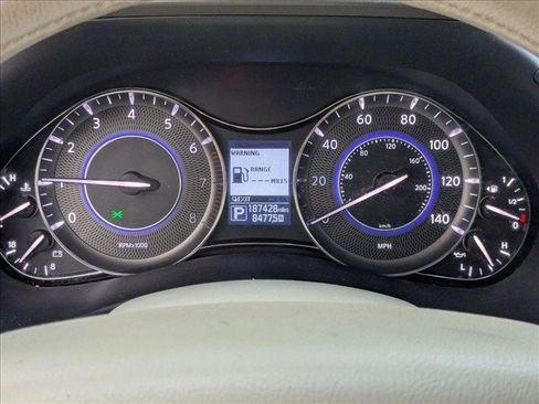 Used 2015 INFINITI QX80 2WD w/ 22" Wheel Package image 3
