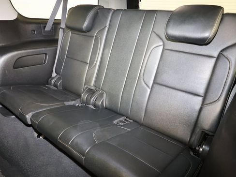Used 2019 Chevrolet Suburban Premier AWD/4WD image 12