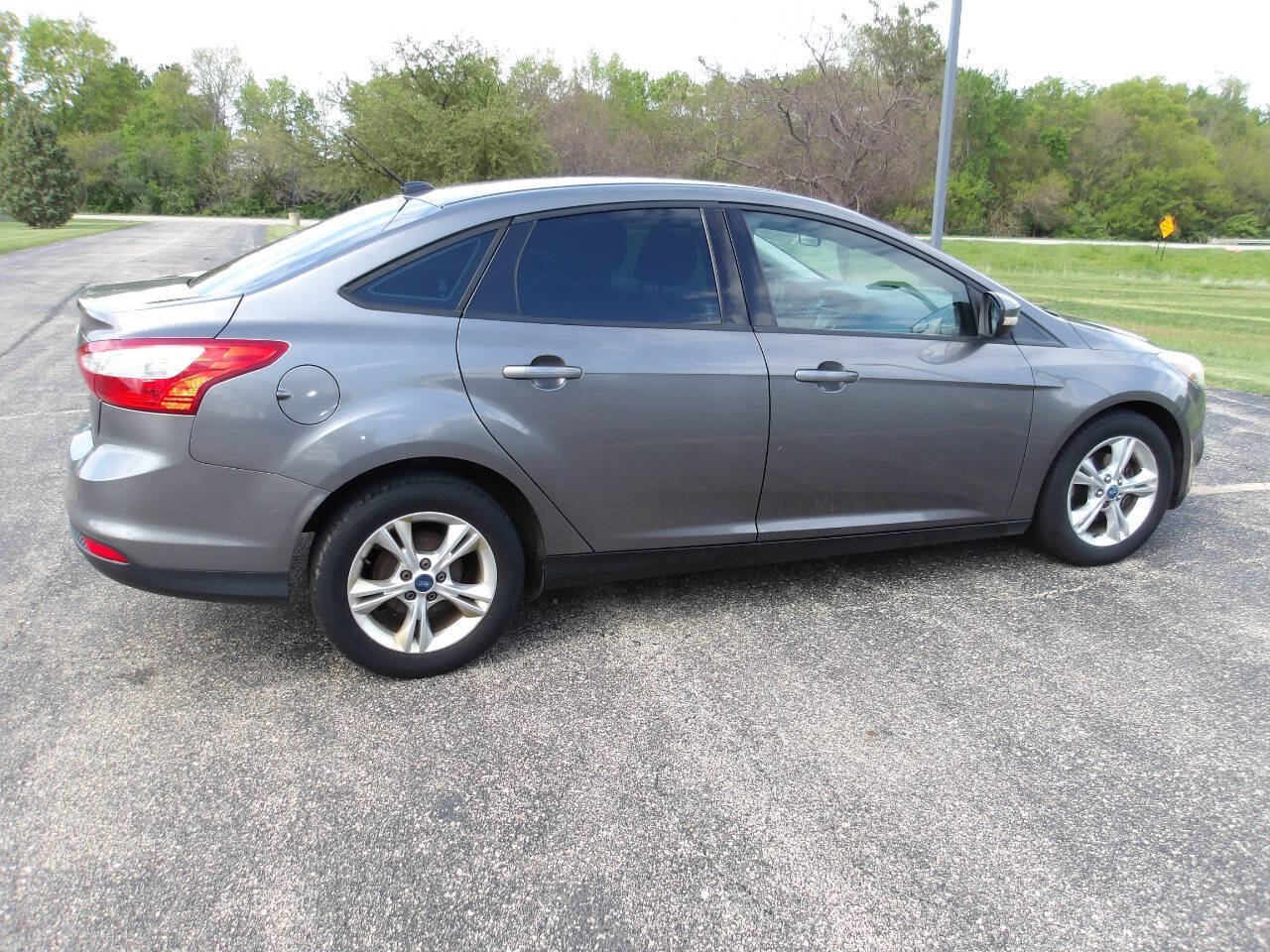 Used 2013 Ford Focus SE FWD image 10