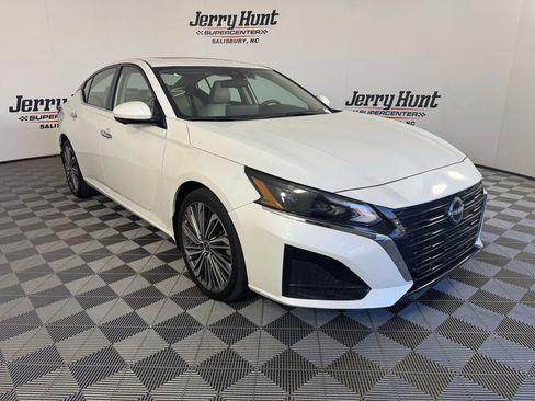 Used 2023 Nissan Altima 2.5 SL FWD image 6