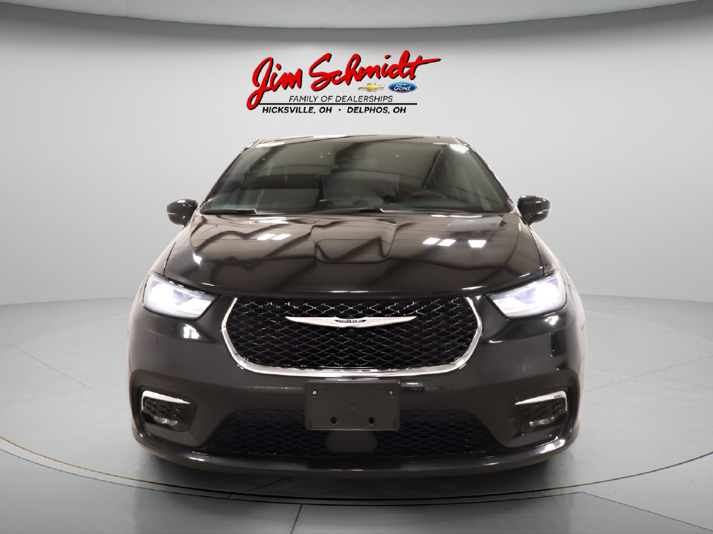 Used 2025 Chrysler Pacifica Select FWD image 3
