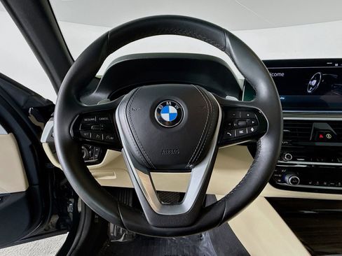 Used 2021 BMW 530e w/ Parking Assistance Package image 11