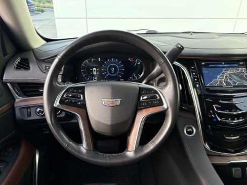 Used 2019 Cadillac Escalade Premium Luxury image 17