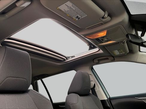 Used 2019 Toyota RAV4 XLE w/ Convenience Package FWD image 14