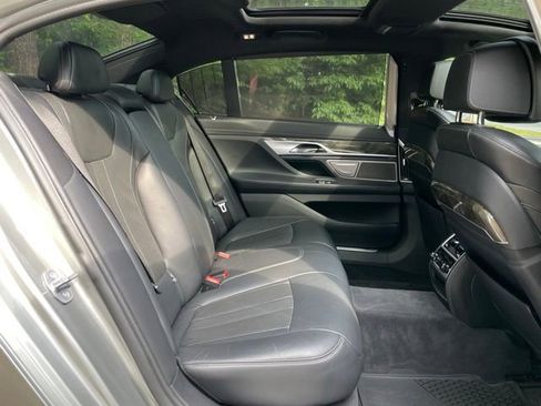 Used 2020 BMW 750i xDrive AWD/4WD image 18