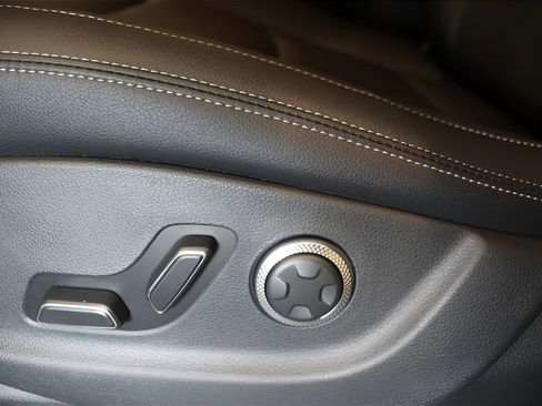 Certified 2026 Genesis GV70 2.5T Select AWD/4WD image 9