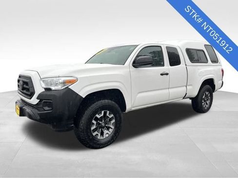 Used 2022 Toyota Tacoma SR image 3