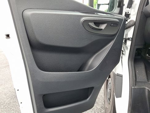 Used 2025 Mercedes-Benz Sprinter 2500 image 13