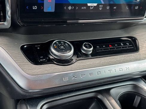Used 2025 Ford Expedition Max Platinum AWD/4WD image 42