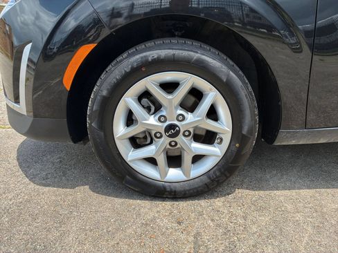 Used 2025 Kia Soul LX w/ LX Technology Package FWD image 23