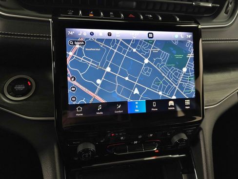 Used 2023 Jeep Grand Cherokee Limited w/ Luxury Tech Group II AWD/4WD image 24