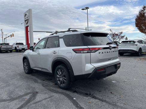New 2025 Nissan Pathfinder SV w/ SV Premium Package image 7