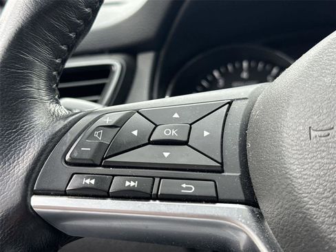 Used 2017 Nissan Rogue SV image 13