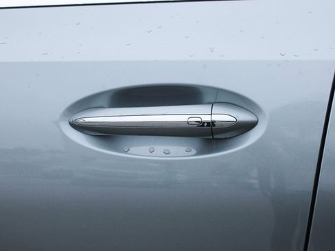 Used 2023 Buick Envision Avenir image 9