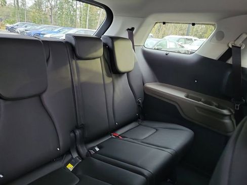 New 2026 Kia Carnival EX FWD image 32