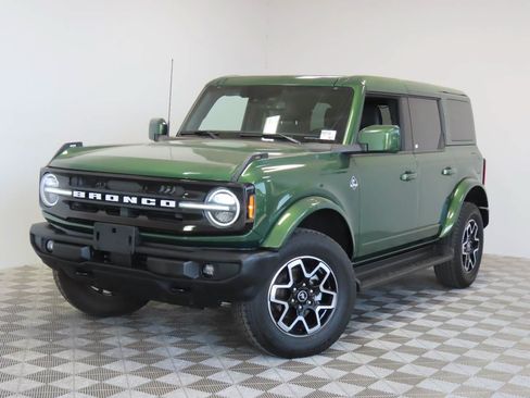 Used 2025 Ford Bronco Outer Banks AWD/4WD image 1