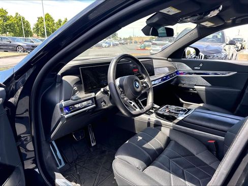 Used 2024 BMW i7 M70 AWD/4WD image 17