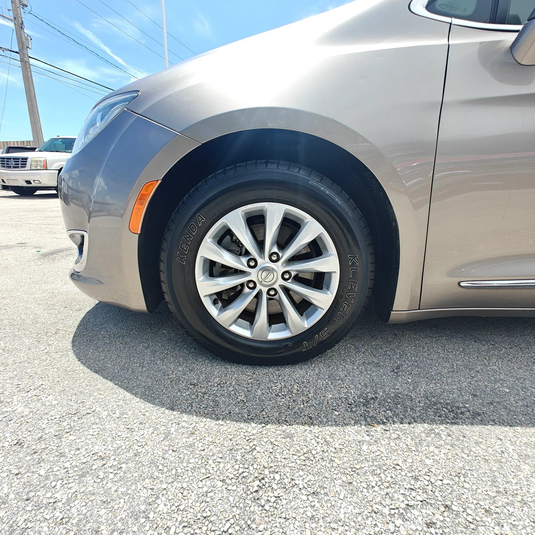 Used 2017 Chrysler Pacifica Touring-L FWD image 20