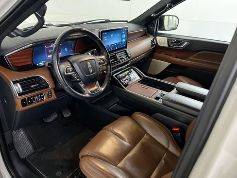 Used 2023 Lincoln Navigator Reserve image 25
