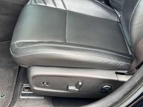 Used 2023 Chrysler 300 C RWD image 30