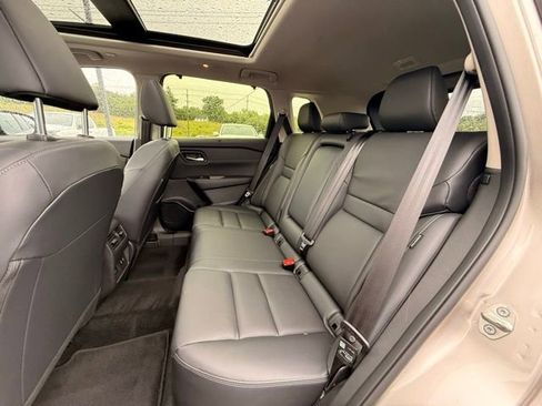 Certified 2025 Nissan Rogue SL w/ Tech Package AWD/4WD image 17