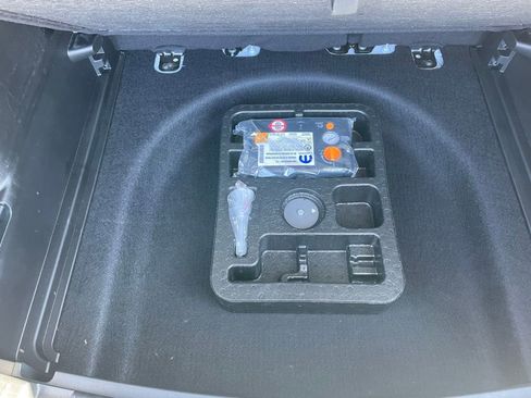 Used 2024 Jeep Compass Latitude image 31