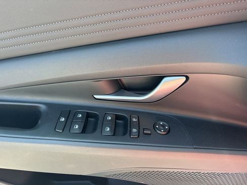 Used 2025 Hyundai Elantra Limited FWD image 13