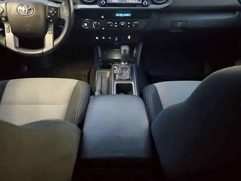 Used 2021 Toyota Tacoma TRD Sport w/ Technology Package image 22