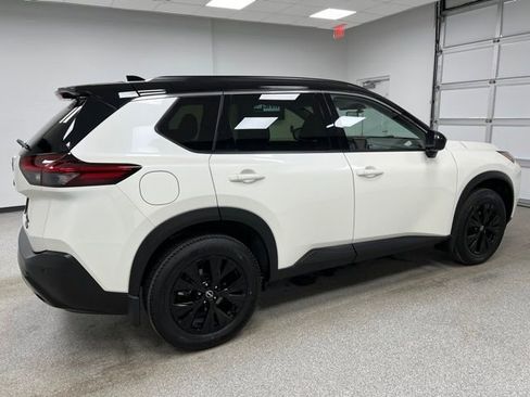 Used 2023 Nissan Rogue SV w/ SV Premium B Package image 10