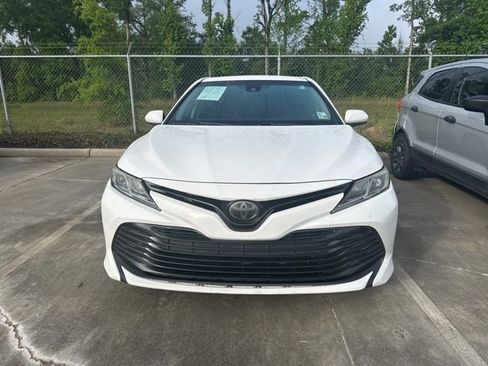 Used 2019 Toyota Camry LE image 2